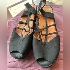 L’Amour Des Pieds Adelais Sandals black leather 11 platform sandal strap